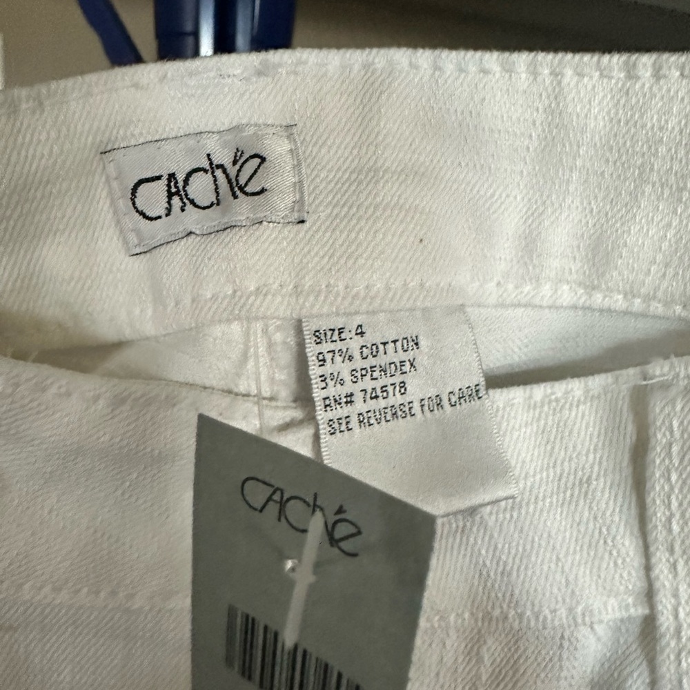Cache NWT White Jeans with cute back pockets. Size 4 - Picture 5 of 6